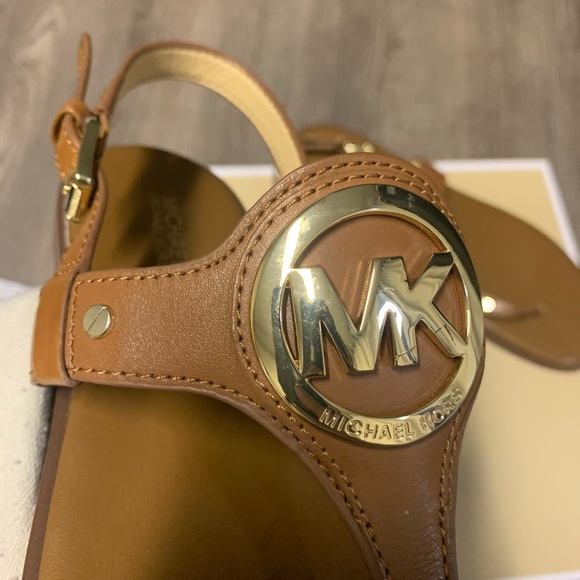 Michael Kors - Picture 2 of 4